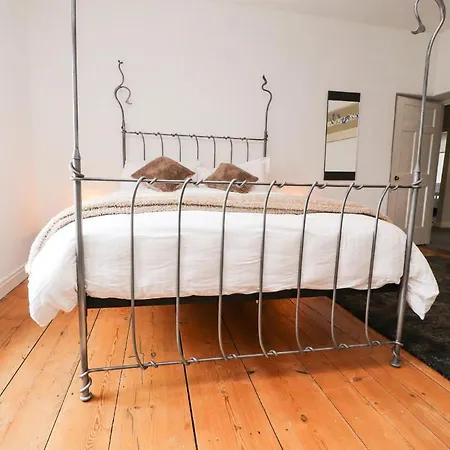 Dyson House *
