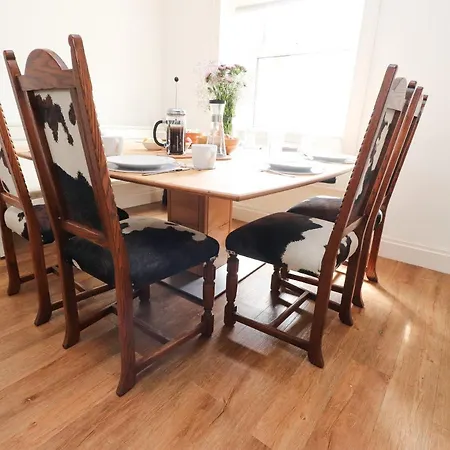 Dyson House *