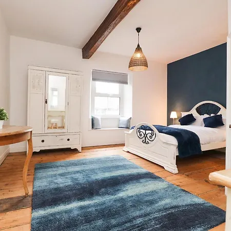 Dyson House *